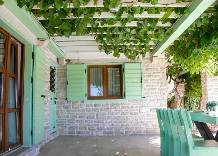 Authentic Dalmatian Treasure Homes - House Azur Nyaraló Orebić